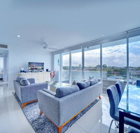Modern Contemporary Southport Apartment - Taree Accommodation
