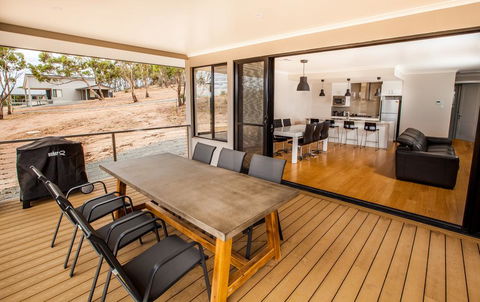 Neagles Retreat Villas - Taree Accommodation 3