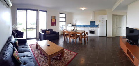 Cosy Corner Sea View Apartments - Taree Accommodation 4