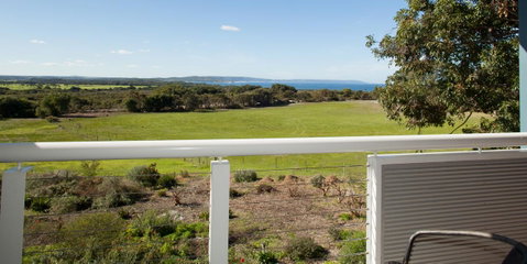 Cosy Corner Sea View Apartments - Taree Accommodation 8