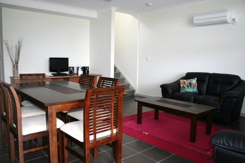 Cosy Corner Sea View Apartments - Taree Accommodation 6