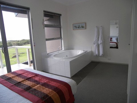 Cosy Corner Sea View Apartments - Taree Accommodation 3