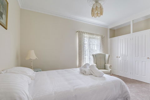 Serpentine Rose - Taree Accommodation 7