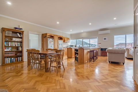 Serpentine Rose - Taree Accommodation 4