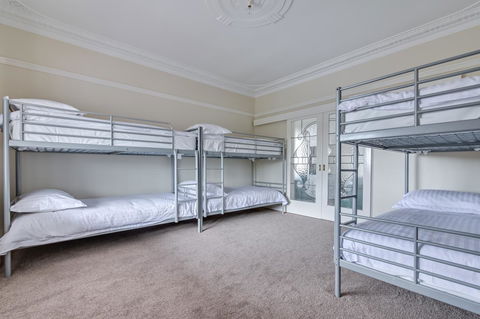 Serpentine Rose - Taree Accommodation 10