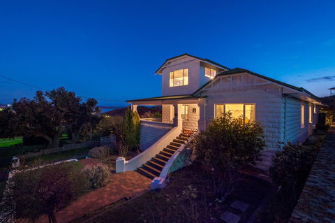 Serpentine Rose - Taree Accommodation 1