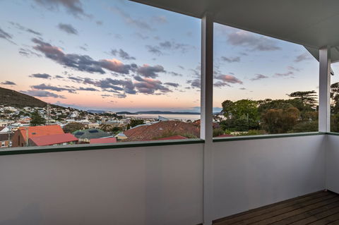 Serpentine Rose - Taree Accommodation 17