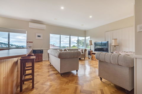 Serpentine Rose - Taree Accommodation 5