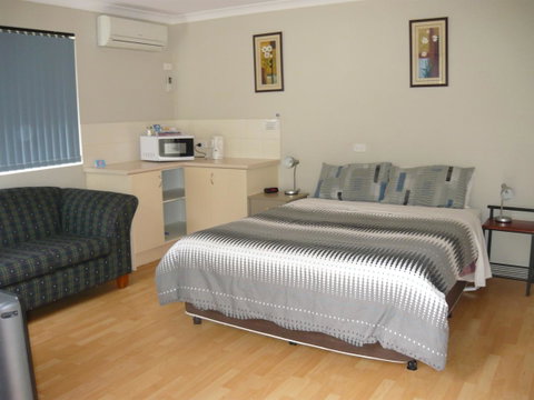 Albany Apartments - Taree Accommodation 0
