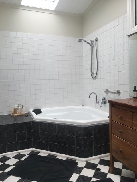 Lotti's House - Taree Accommodation 7