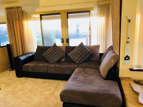 LA ANCHOR ON THE CANALS (MANDURAH) - Taree Accommodation 4