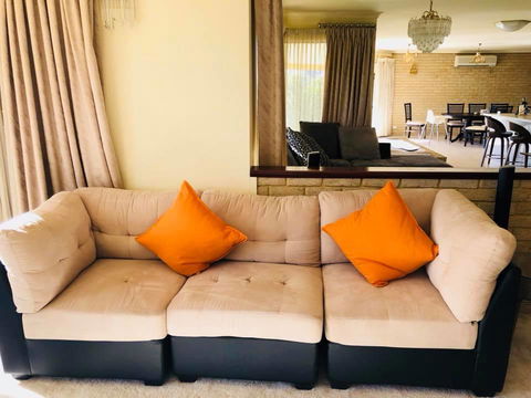 LA ANCHOR ON THE CANALS (MANDURAH) - Taree Accommodation 2