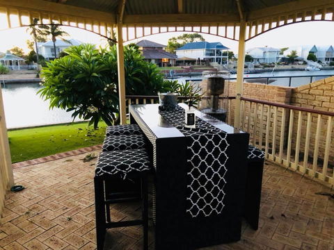 LA ANCHOR ON THE CANALS (MANDURAH) - Taree Accommodation 9