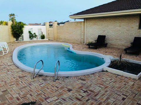 LA ANCHOR ON THE CANALS (MANDURAH) - Taree Accommodation 11