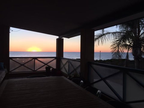 Surf Views - Taree Accommodation 0