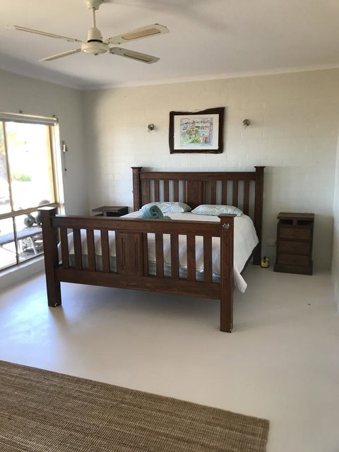 Surf Views - Taree Accommodation 9