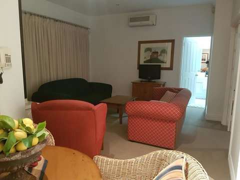 Two Sisters Chalets - Taree Accommodation 12