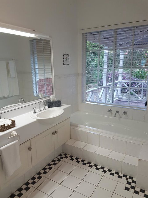 Two Sisters Chalets - Taree Accommodation 2
