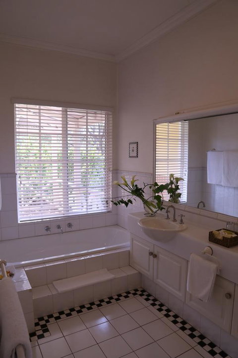 Two Sisters Chalets - Taree Accommodation 19