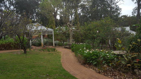 Two Sisters Chalets - Taree Accommodation 14