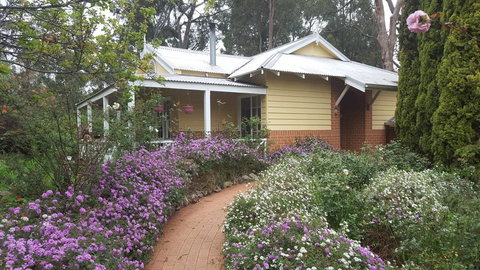 Two Sisters Chalets - Taree Accommodation 6
