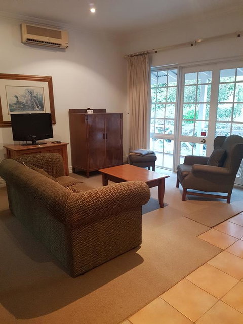 Two Sisters Chalets - Taree Accommodation 13