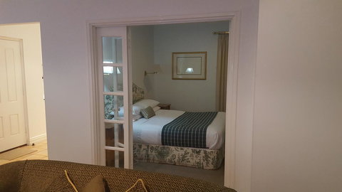 Two Sisters Chalets - Taree Accommodation 7