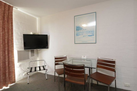 Atrium Hotel Mandurah - Taree Accommodation 2