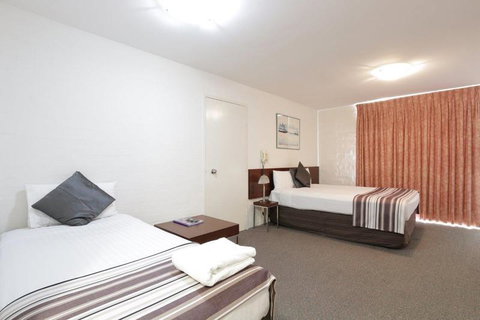Atrium Hotel Mandurah - Taree Accommodation 1