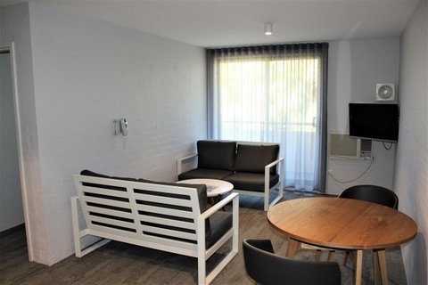 Atrium Hotel Mandurah - Taree Accommodation 4