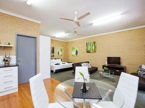 Garden Studio - Taree Accommodation 4