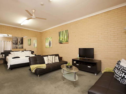 Garden Studio - Taree Accommodation 1