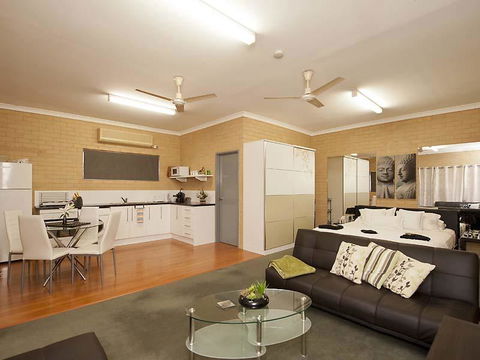 Garden Studio - Taree Accommodation 7