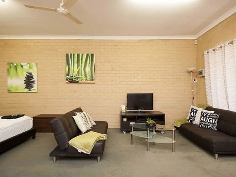 Garden Studio - Taree Accommodation 6