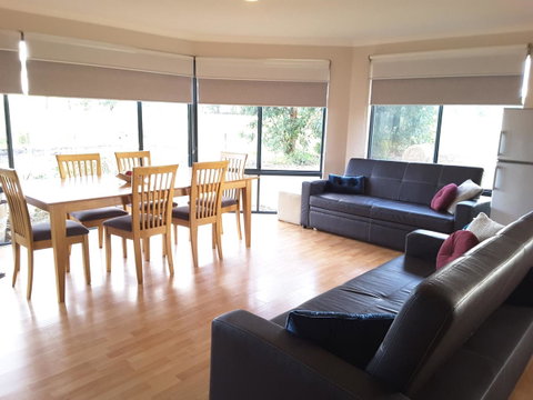 Cosy Corner Chalets - Taree Accommodation 0