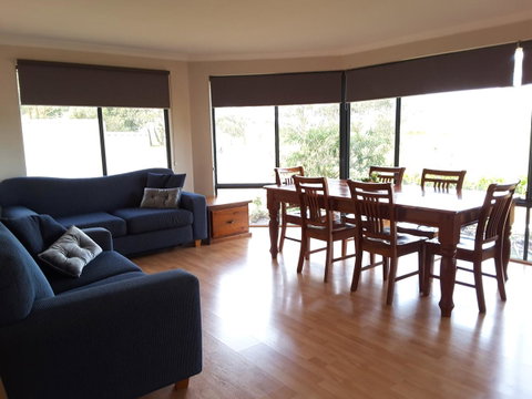 Cosy Corner Chalets - Taree Accommodation 4