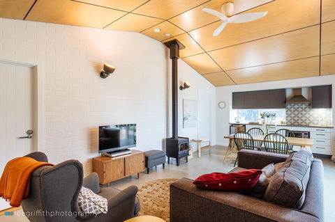 Stablebase - Taree Accommodation 6