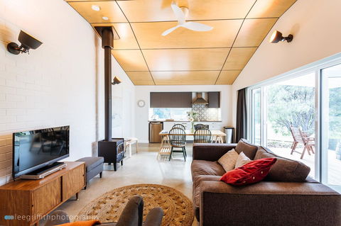 Stablebase - Taree Accommodation 8