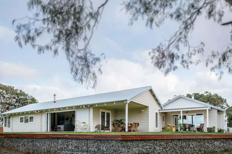Stablebase - Taree Accommodation 3