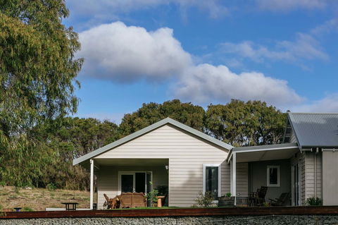 Stablebase - Taree Accommodation 2