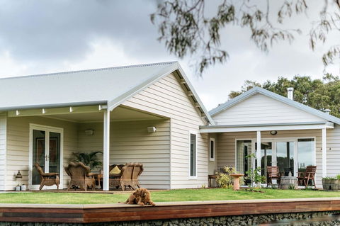 Stablebase - Taree Accommodation 1