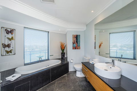 A 406 FANTASTIC OCEAN BEACH And MARINA VIEW APT - MANDURAH - Taree Accommodation 14
