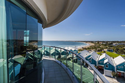 A 406 FANTASTIC OCEAN BEACH And MARINA VIEW APT - MANDURAH - Taree Accommodation 9