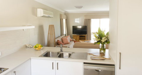 The Marina Hotel - Mindarie - Taree Accommodation 24