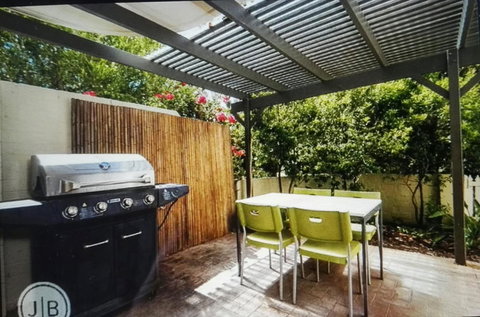 Perth City Retreat - Taree Accommodation 10