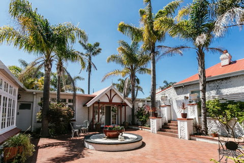 Elliot House - Taree Accommodation 6