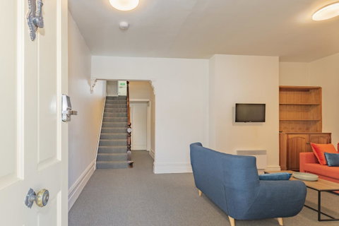 4 Bedroom House - Hobart CBD - Free Parking - Free WIFI - Taree Accommodation 21