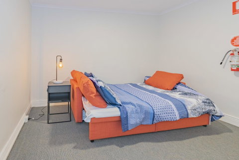 4 Bedroom House - Hobart CBD - Free Parking - Free WIFI - Taree Accommodation 18