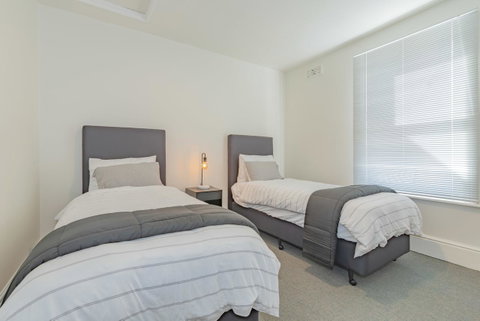 4 Bedroom House - Hobart CBD - Free Parking - Free WIFI - Taree Accommodation 23