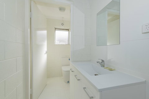 4 Bedroom House - Hobart CBD - Free Parking - Free WIFI - Taree Accommodation 24